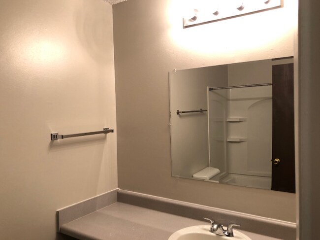 Building Photo - 1730 NW Pine Rd