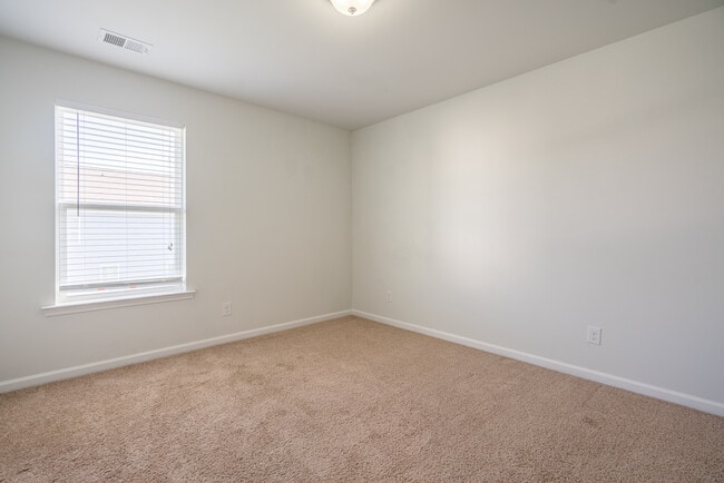 Building Photo - 135 Davila St