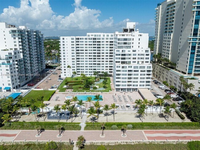 Building Photo - 5005 Collins Ave