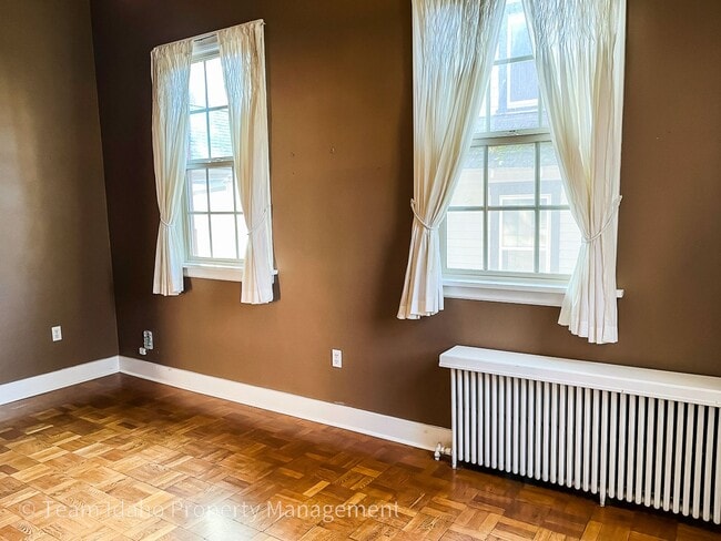 Building Photo - Charming 3bed/3bath home in Historic Fort Russell District