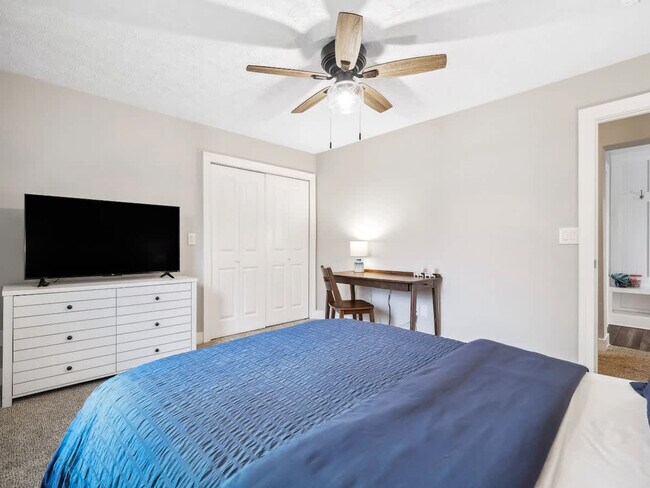 Building Photo - 1610 Cooper Foster Park Rd