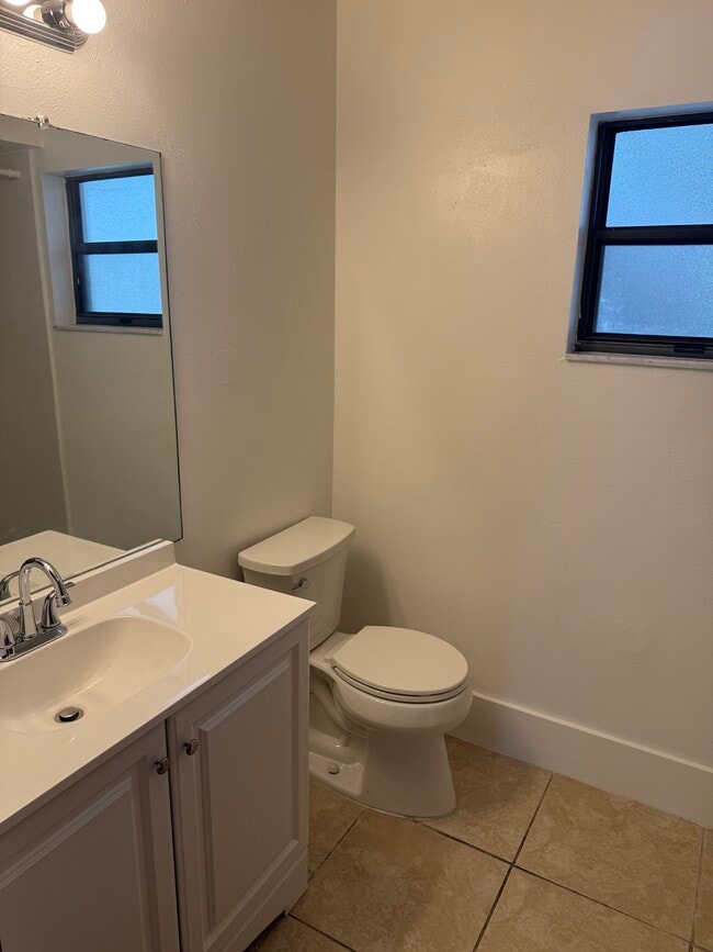 Building Photo - 1096 Willow Wood Dr
