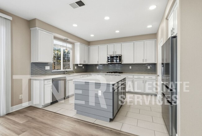 Building Photo - 5444 Noyack Way