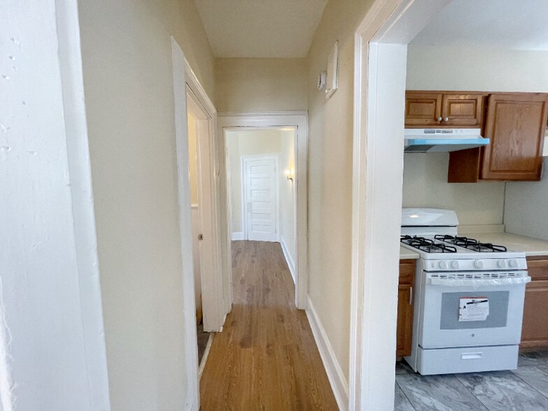 Building Photo - 142 Hillside Ave