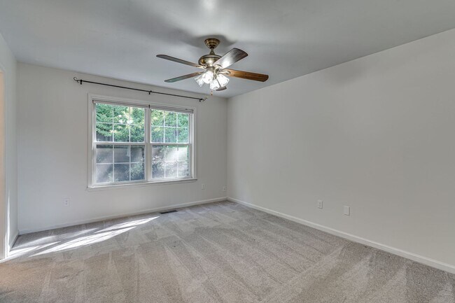 Building Photo - Gorgeous Single Family Home on a Cul-de-Sac!