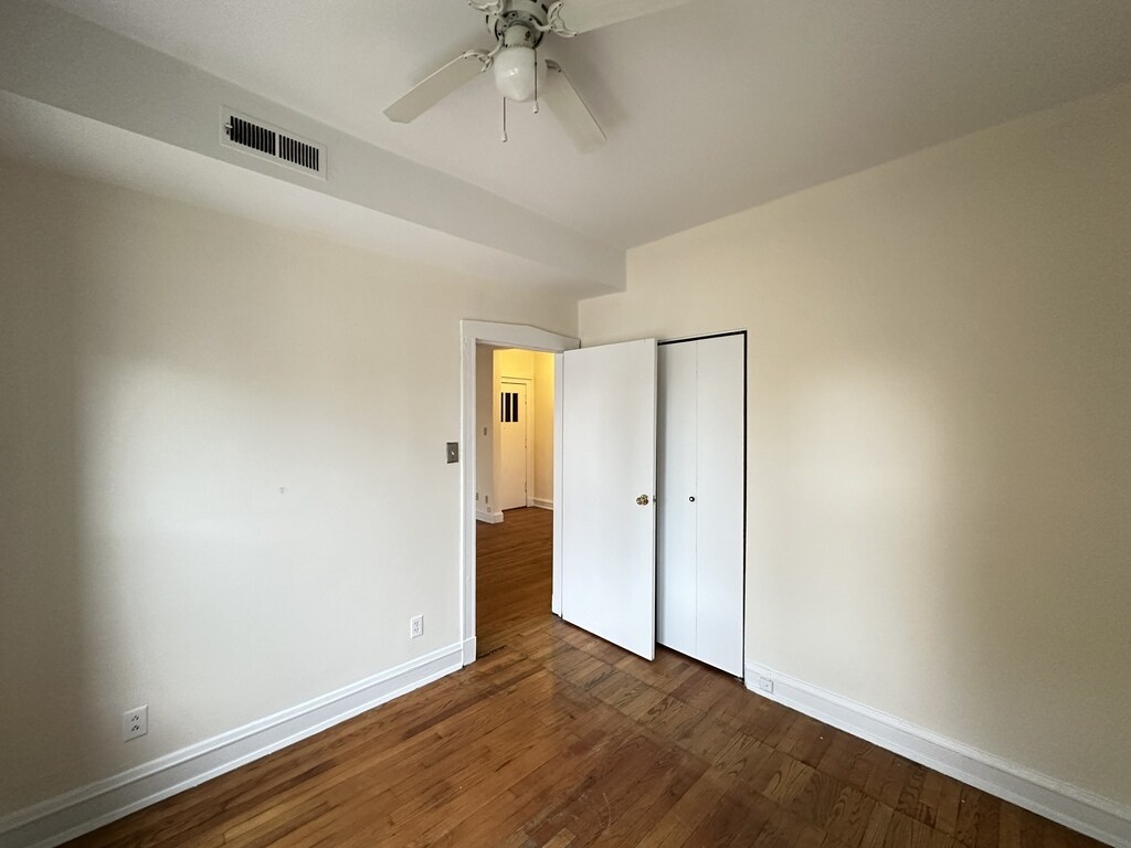 Building Photo - 3958 N Janssen Ave