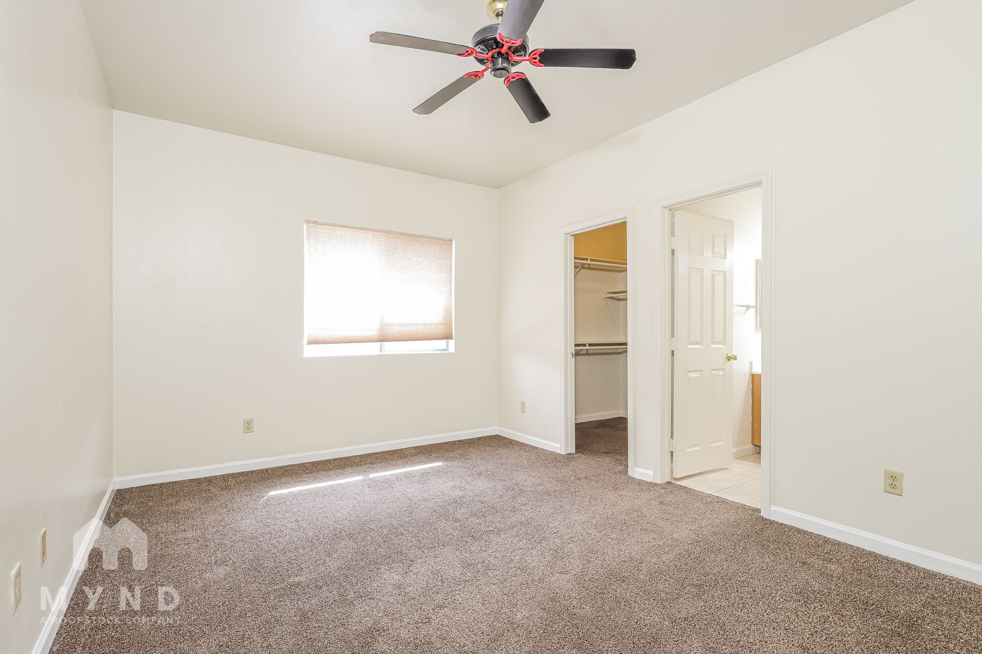 Building Photo - 900 S Meadows Pkwy