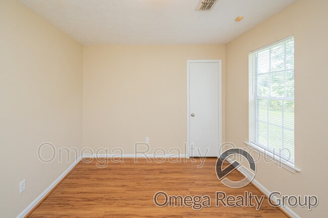 Building Photo - 900 Mister Dr