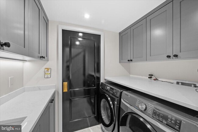 Building Photo - 1524 Swann St NW