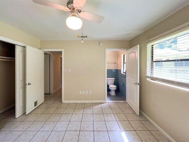 Building Photo - 3920 SW 21st St