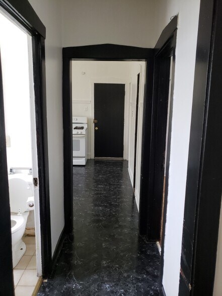 Building Photo - 8936 S Ashland Ave