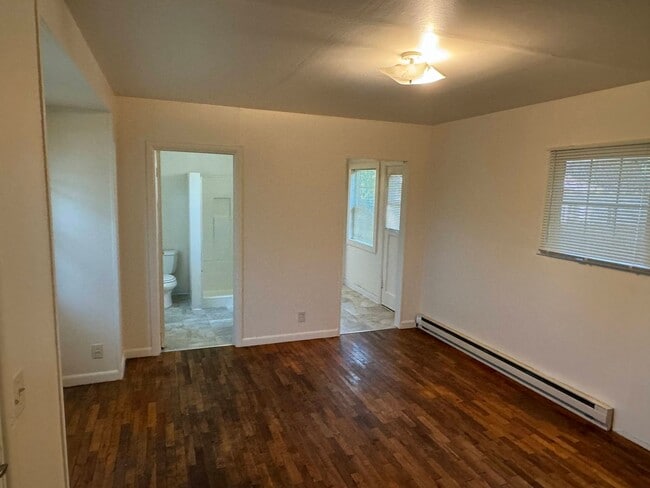 Building Photo - Studio in Eugene