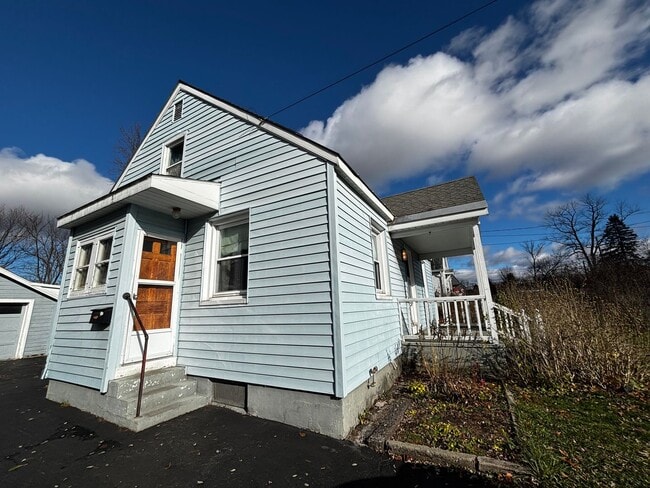 Building Photo - 3 Bedroom 1 Bath Rental Rome NY