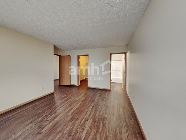 Building Photo - 461 Dover Pond Dr