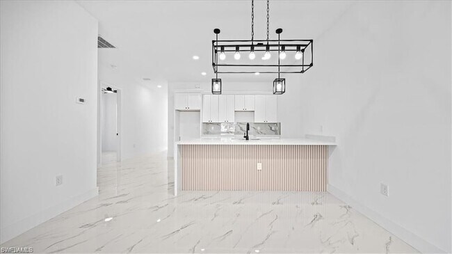 Building Photo - 1009 NE 15th Ln