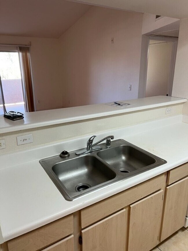 Building Photo - 1 Bedroom Unit Located in Copper Palms!
