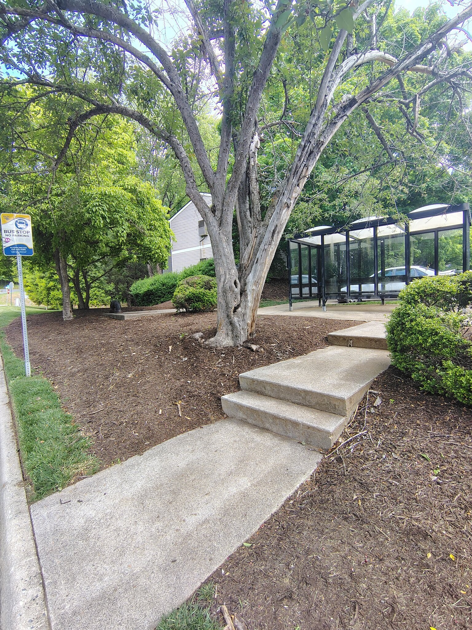 Building Photo - 600 Reusens Rd