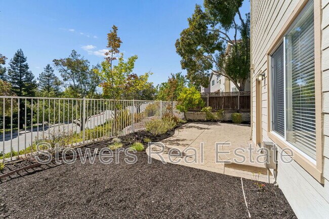 Building Photo - 137 Woodcrest Dr