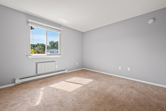 Building Photo - Pembrooke Court Apartments