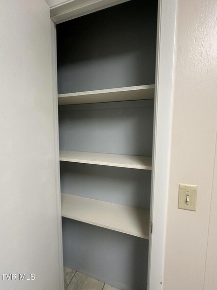 Building Photo - 103 Skyview Dr