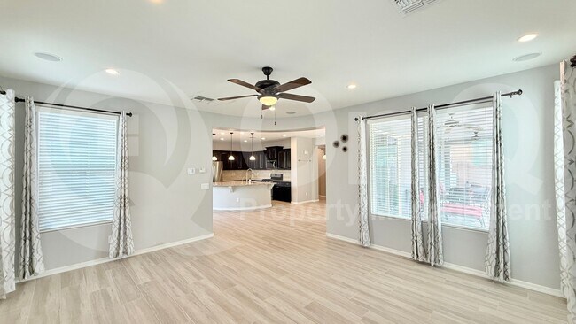 Building Photo - 3945 E Mesquite St