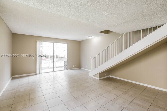 Building Photo - 1136 Sorrento Dr