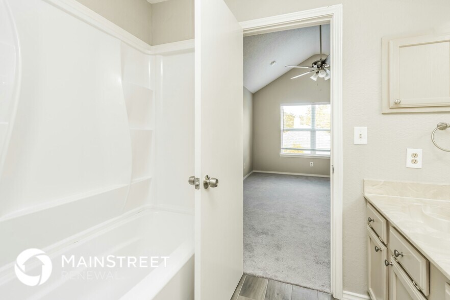 Building Photo - 930 Boxwood Dr