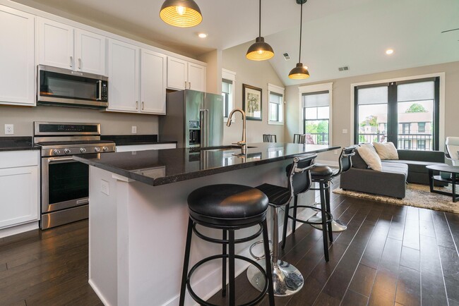 Building Photo - 1308 Forsythe Ave