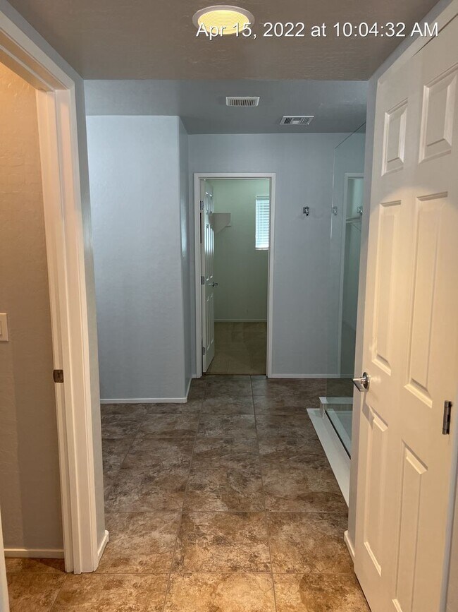 Building Photo - 3 Bedroom w/ Rooftop Deck in Providence
