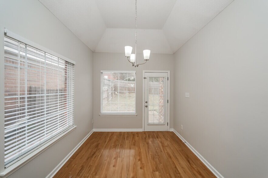 Building Photo - 1014 Cassabella Cove