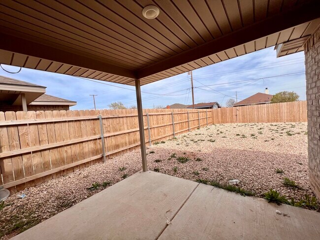 Building Photo - 2118 N Texas Ave