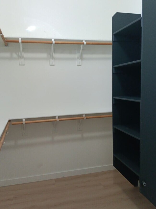 Building Photo - 3 Bedroom, 2 Bathroom Home! Schedule a Showing!