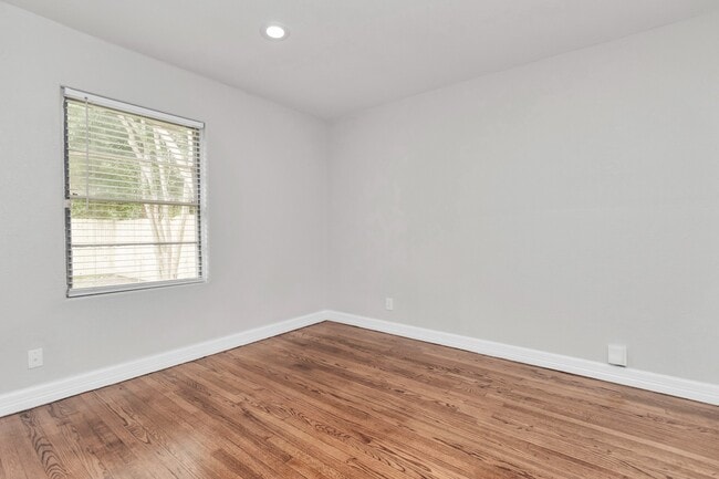 Building Photo - 1709 S Park