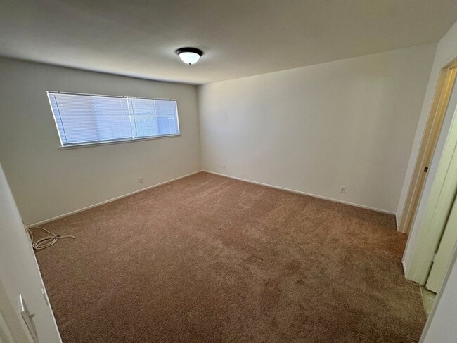 Building Photo - East Ventura Duplex – 2 Bedroom, 1.75 Bath...