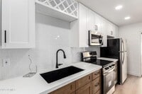 Building Photo - 4848 N Woodmere Fairway
