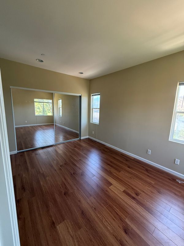 Building Photo - 1769 Los Feliz Dr
