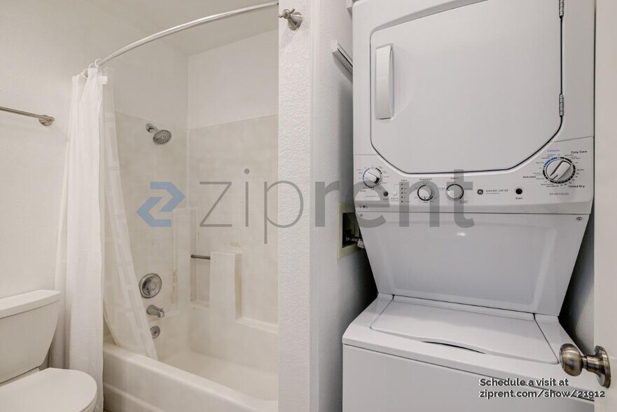 Building Photo - Unit 10