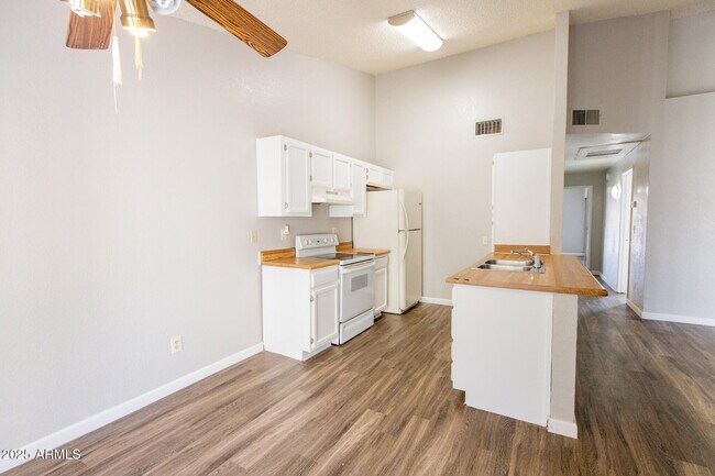 Building Photo - 5236 W Peoria Ave