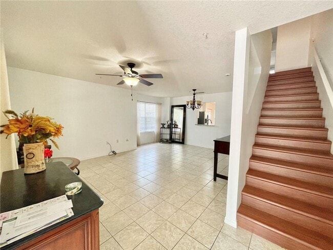 Building Photo - Beautiful 3BR/2.5BA Corner Townhome in Hai...
