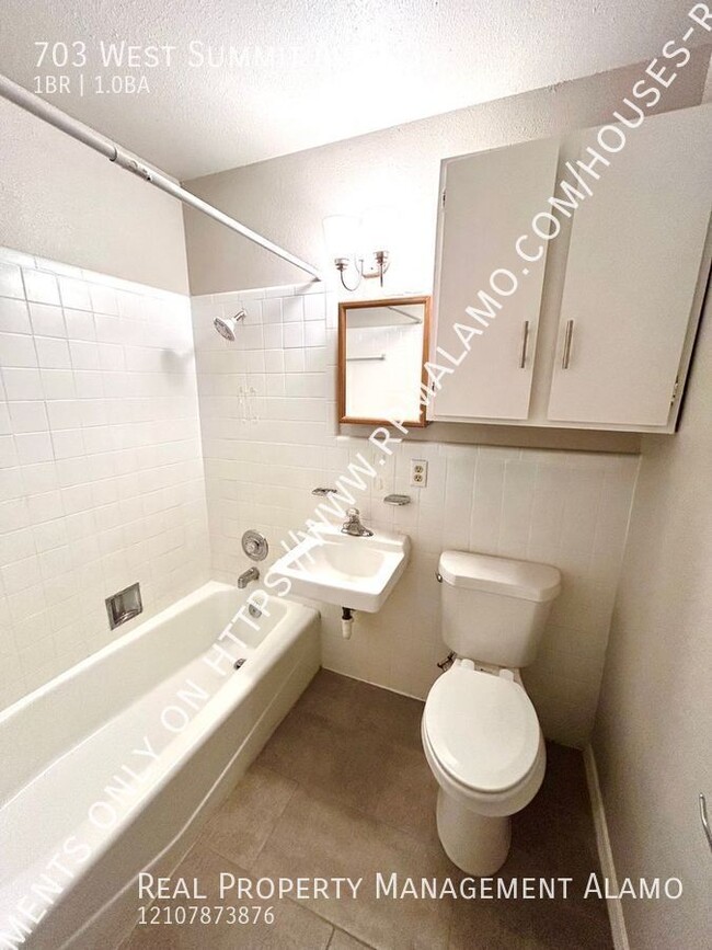 Building Photo - AVAILABLE NOW! Charming 1-Bedroom in the H...