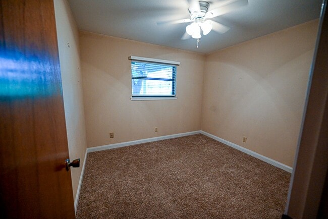 Building Photo - 412 Half Moon Way