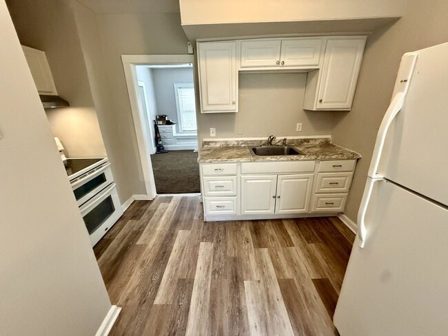 Building Photo - 13512 Edgewood Ave