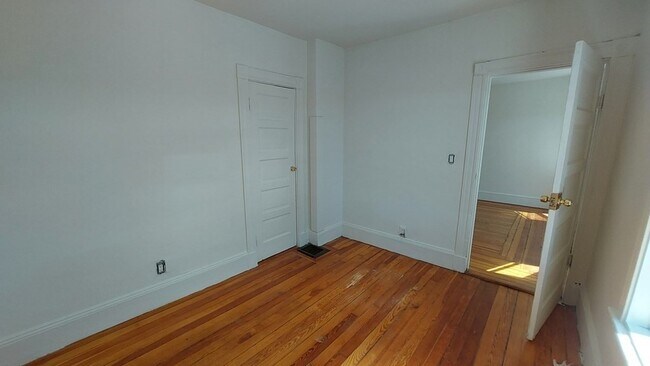 Building Photo - 7 Topliff St