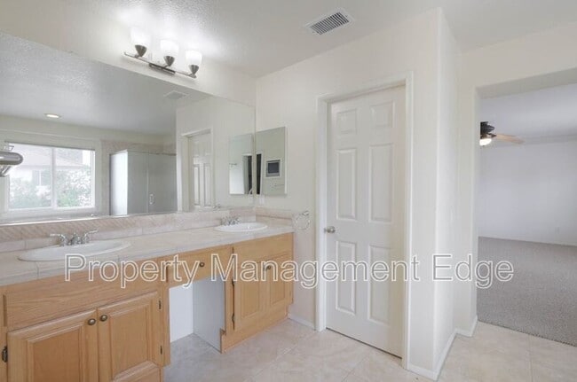 Building Photo - Birch Ct 38265