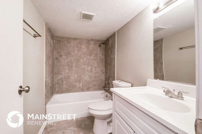 Building Photo - 4325 Bayberry Dr