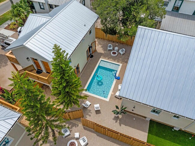 Building Photo - 30 W Castillo Dr