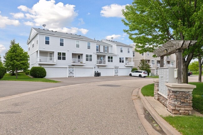 Building Photo - 15130 Fanning Dr N