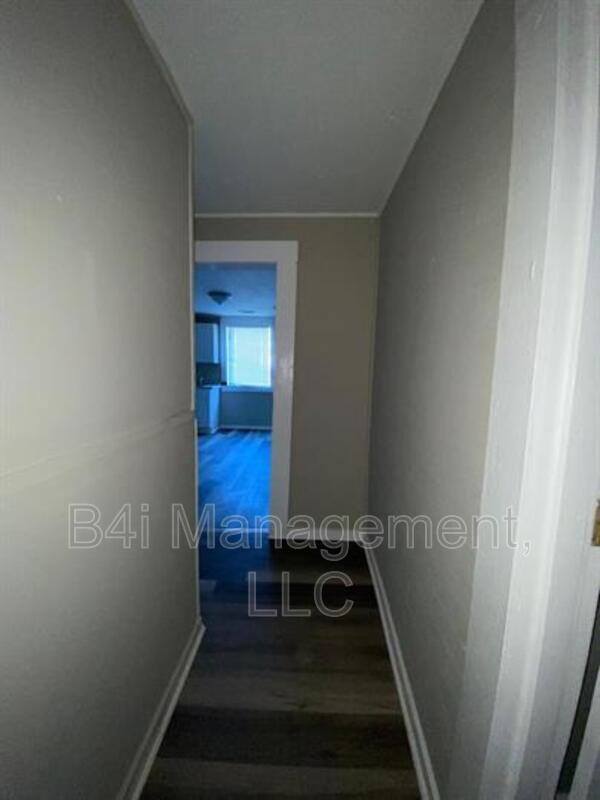 Building Photo - 108-108 De Groat St