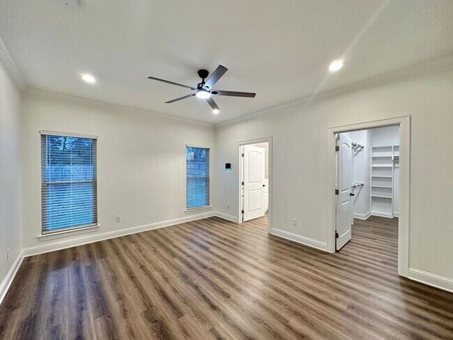 Building Photo - Stunning 3/2/2 on the Outskirts of Lindale!