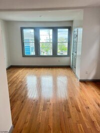 Building Photo - 253 Clinton Pl